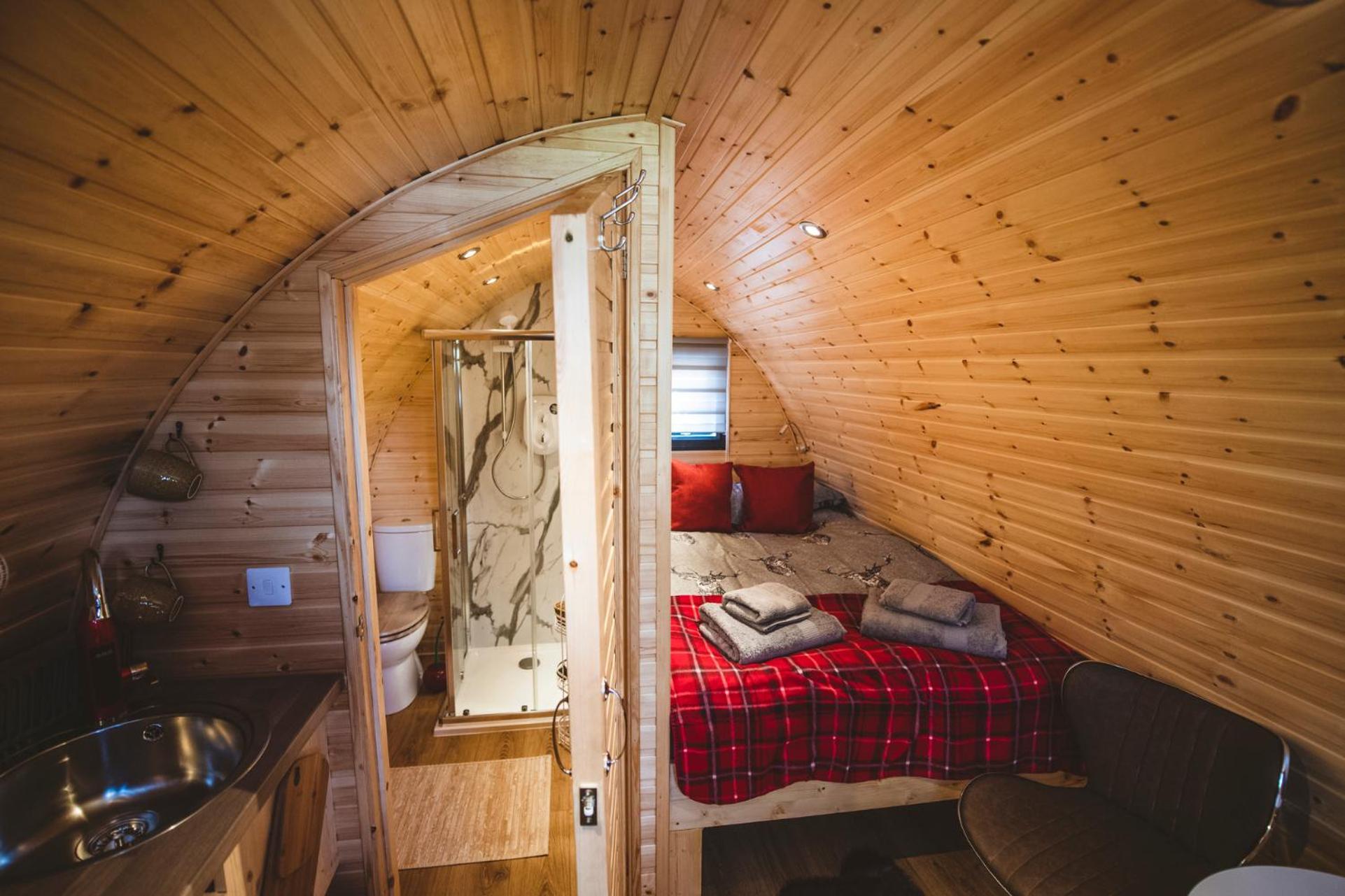 Highland & Transylvania Glamping Pods Roybridge Exterior photo