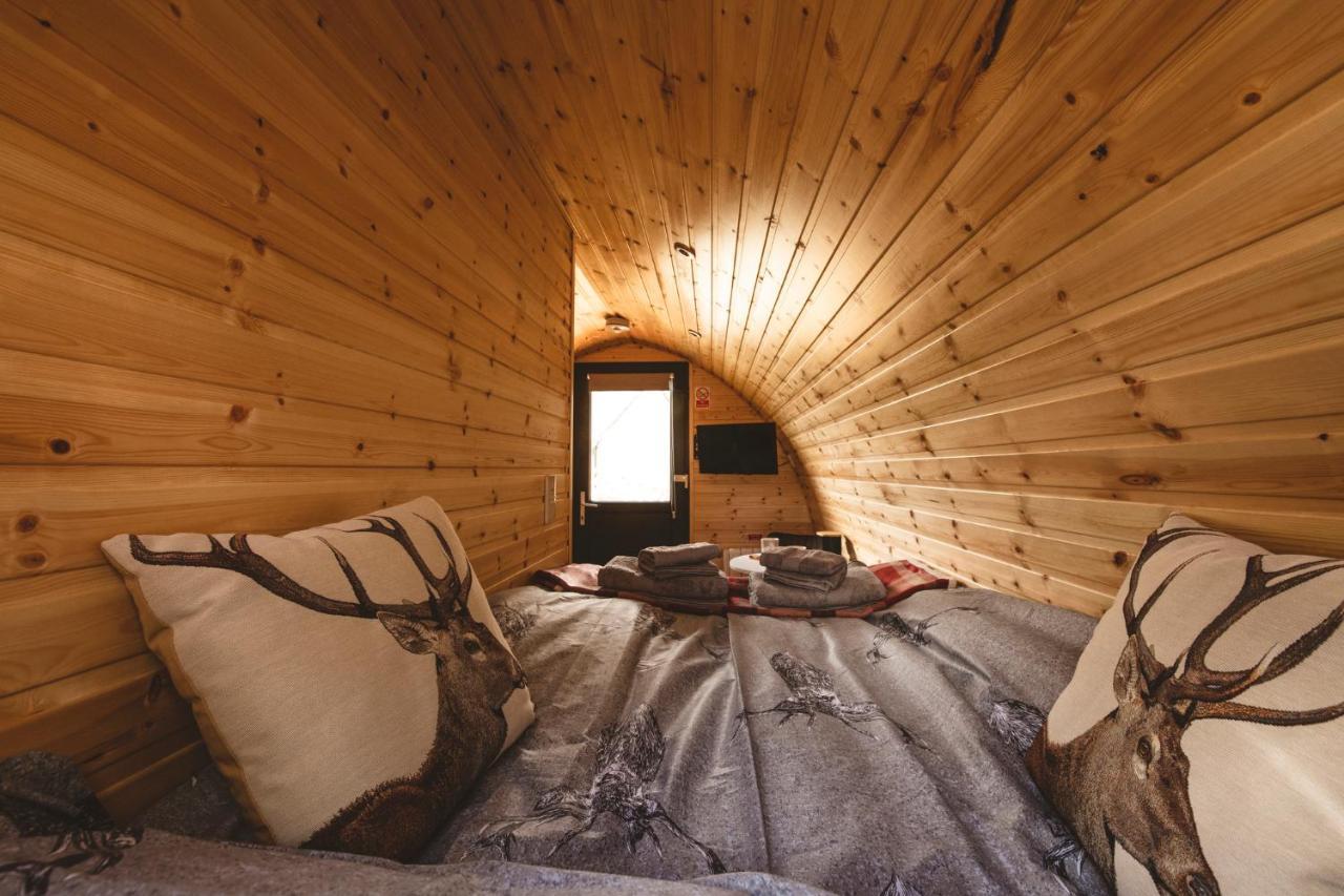 Highland & Transylvania Glamping Pods Roybridge Exterior photo