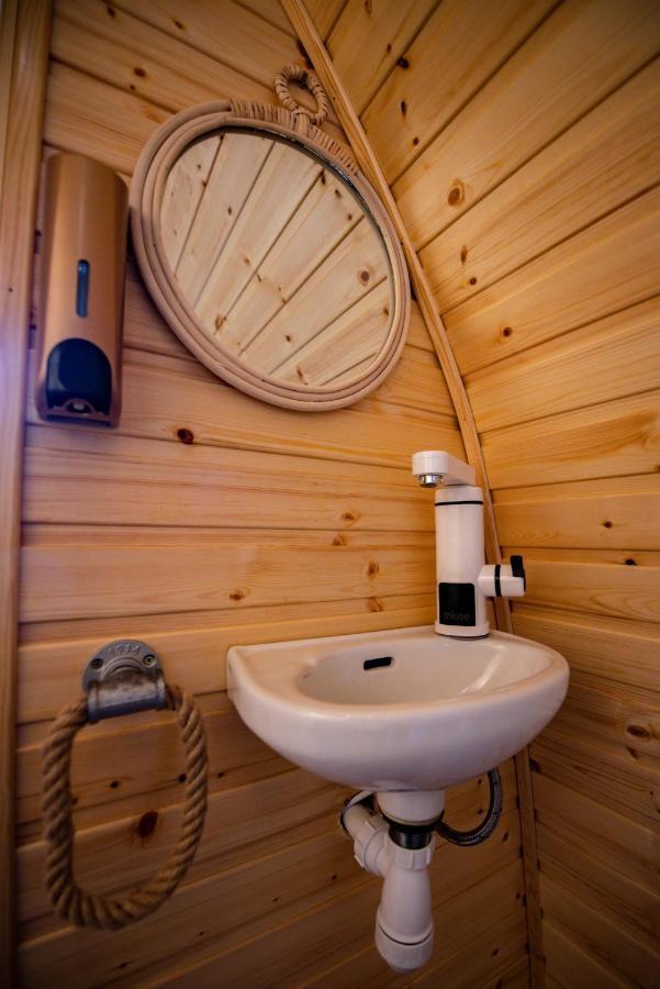 Highland & Transylvania Glamping Pods Roybridge Exterior photo